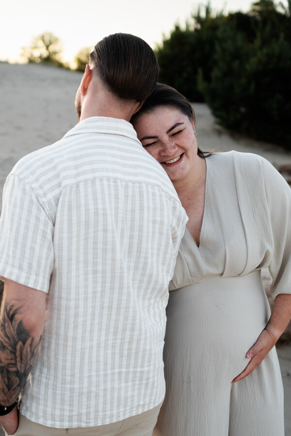 zwanger pregnancy zwangerschapsshoot baby kind gezin buiten fotoshoot Appelscha koppel ouders